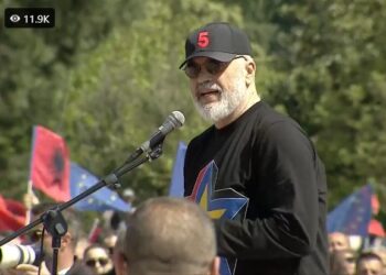 LIVE/ Rama prezanton këngën e fushatës, këndohet nga Noizy: Ky është momenti ynë! Nuk kthehemi më pas