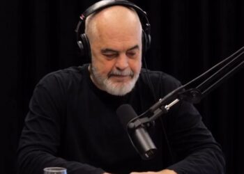 “Flisnim për fenë ndërsa bënim ecejake mbrëmjeve deri pas mesnate”, Rama rrëfen njohjen me Kryepeshkopin Joan