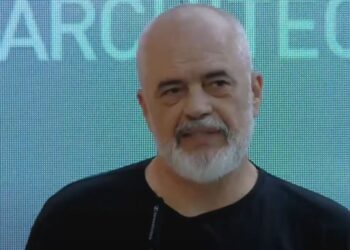 “Shkollat do të pajisen me laboratorë inteligjentë”, Rama premtim mësuesve nga Shkodra: Pagën mesatare ta çojmë në 1250 euro