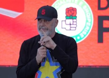 “Të du europian, jo veç kamzali”/ Rama tregon kushtin që të rejat socialiste duhet t’u vënë djemve