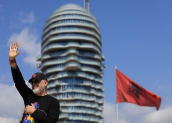 Rama ironizon opozitën: 2025, një vit i shenjtë! Nuk mund ta humbim historinë për mustaqet e Kujtim Gjuzit