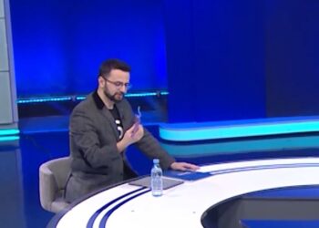 VIDEO / Shabani çon në studio një merimangë: Cila është domethënia dhe misioni për 11 Majin