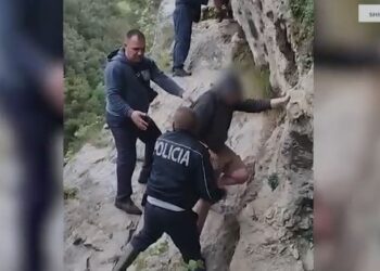 Mbetën të bllokuar në  “Shpellën e Pëllumbasit”, shpëtohen 4 turistët çek