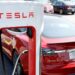 Shitjet e Teslas bien globalisht, por kërkesat rriten në Ukrainë