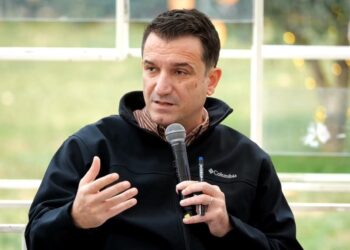 Erion Veliaj bëhet xhaxha: I lumtur për Nëna Shqipen, pas 72 ditëve pas burgosjes sime pa gjyq, pati mundësinë të ngjiste copat e thyera të zemrës