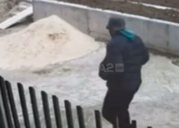 VIDEO / Vrasja e Renato Hoxhës, dalin pamjet e autorit duke u larguar nga vendi i ngjarjes