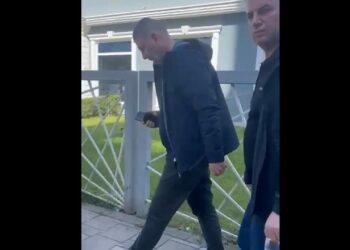 SPAK lëshoi urdhër arrest për të, momenti kur shefi i Qarkullimit mbërrin në Drejtorinë e Policisë