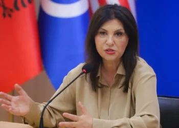 “Të ndalohet menjëherë dorëzimi i zarfeve në dorë në KQZ”, Topalli ngre dyshimet: Anomali e pashpjegueshme për mënyrën si erdhën votat nga Greqia