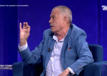 “Donin të na vrisnin në Lazarat”/ Rrëfehet truproja e Fatos Nanos: Kërcisnin armët, na shpëtoi…