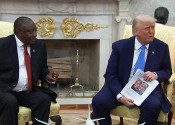 VIDEO / “Budalla, i lig, idiot”, Trump fyen rëndë gazetarin që e pyeti për avionin dhuratë nga Katari