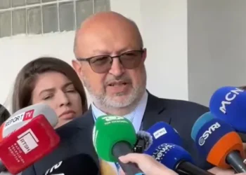 Votimi elektronik, ambasadori i OSBE/ODIHR mesazh nga qendra e votimit në njësinë 10: Zgjedhjet duhet të jenë me standarde ndërkombëtare