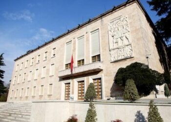 Qeveria vendos zgjatjen e afatit të qëndrimit të shtetasve ukrainas në Shqipëri, nga 3 vjet në 4 vjet