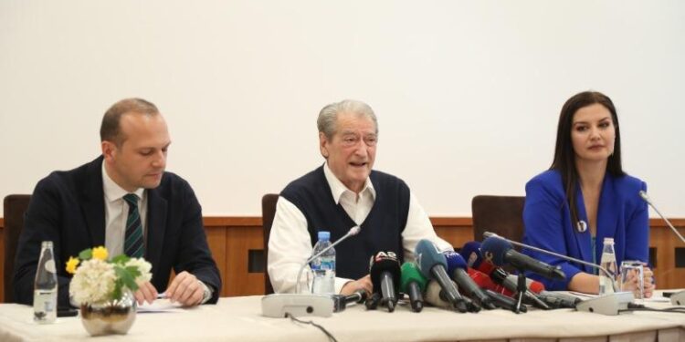 Berisha ka frikë të përmendi shifra? Kreu i PD mbi lobimin për heqjen e non gratës: Nuk ka sekrete, jemi transparentë