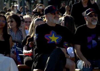 “Drejt finishit, për Shqipërinë në BE”/ Rama vijon fushatën në Sarandë, pritet me këngë polifonike