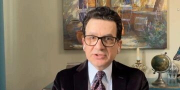 Zgjedhjet/ Spahiu: Pse partitë i mbushin sheshet me karrige?