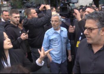 Demokratët nuk gjejnë qetësi/ Pas Nokës, edhe Paloka “përplaset” me gazetarët