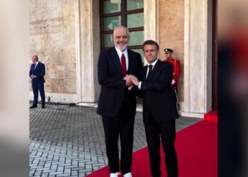 “Vendi juaj është në BE”, Macron video-mesazh në shqip për vizitën në Tiranë: Faleminderit për mikpritjen, miqësia jonë e fortë!