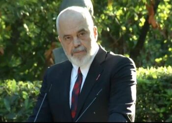 Rama sulmon Berishën: Opozita e kapur nga kthetrat e një kryeplaku, s’ka lënë të zezë pa bërë