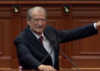 Berisha në Kuvend: 11 maji farsë elektorale! I kthehet Spiropali: Koha juaj ka perënduar
