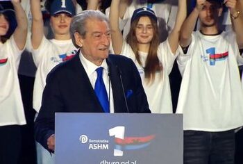 Berisha, thirrje të rinjve: Ndërtoni ëndrrën në Shqipëri, vota juaj ka peshën e së ardhmes