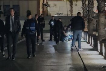 VIDEO / Gjendet eksploziv pranë “Velierës” në Durrës, në afërsi të banesës së Vangjush Dakos
