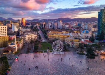 “Express”: Tirana, kryeqyteti i bukur evropian, zgjedhja ideale për turistët britanikë