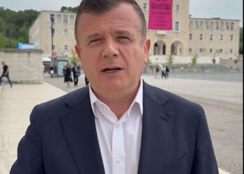 “Diaspora”/ Balla thirrje shqiptarëve në Itali: Dërgoni fletët votimit drejt Shqipërisë deri në mbrëmje