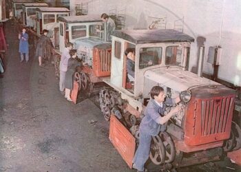 Kush e shkatërroi Kombinatin e Autotraktorëve në Tiranë?