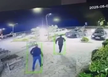 “Do t’u marrim peng”/ Publikohen pamjet nga incidenti në lokalin e babait të kandidates së PS në Dajç