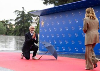 Rama priti në gjunjë Melonin, Shano: Çdo kryeministër shqiptar duhet ta kishte bërë më parë