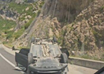 Aksident te “Shkalla e Tujanit”, përplasen dy makina, plagosen tre persona