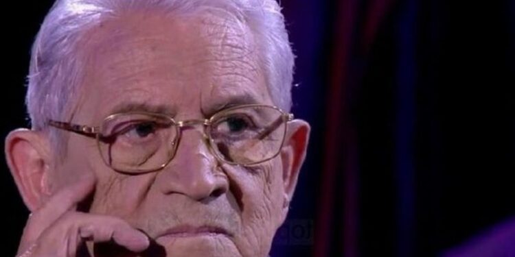 Piro Milkani e dinte, Kurrë të dielave!