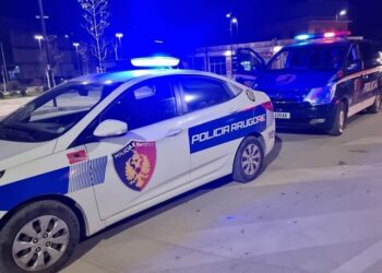 Shoqërohet se kundërshtoi policin, në komisariat thyen edhe kamerat e sigurisë