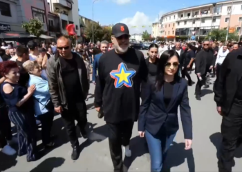 Thërrasin “Rama ik” në Fushë-Krujë, Kryeministri: O hudhër! E plase syrin e keq, vdeksha unë për ty