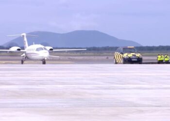 Ulet avioni i parë në aeroportin e Vlorës! Rama, batuta me punonjësin: Ky ishte për deputet në Kosovë…
