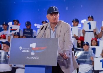 Deputeti britanik në mitingun e PD: Fitorja është pranë, votoni nr.1 për një të ardhme të madhe