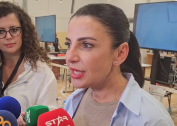 “S’duan të shtrëngojnë duart”, Balluku ironi me PD: Duhet të jetë shokuese të të heqin mandate nga lista e mbyllur
