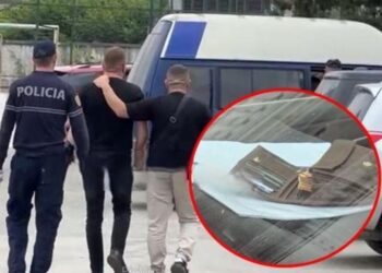 Incidenti në Kashar, zbulohet çanta plot me euro në një makinë brenda perimetrit të KZAZ-së (Video)
