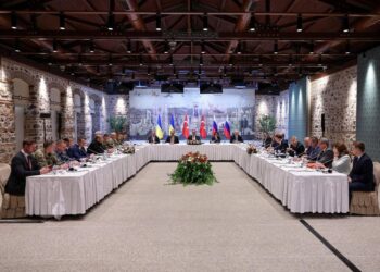 Prapaskenat e bisedimeve në Turqi, Rusia kërcënoi Ukrainën me ‘luftë të përjetshme’