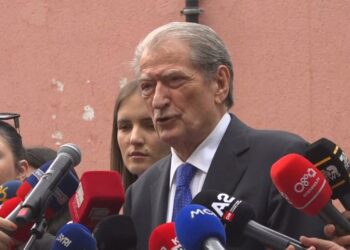 Sali Berisha paraqitet në SPAK, lexon shënimin që i la Dumanit: I shërben narkoshtetit sepse…