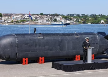 Britania hedh në Detin e Veriut nëndetësen pa pilot për të ndalur “flotën hije” të Rusisë