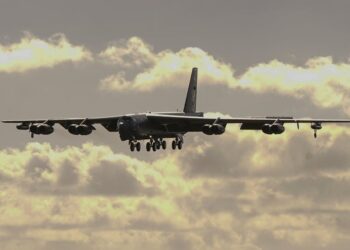 Bombarduesit amerikanë B-52H zbarkojnë në bazën ajrore të Morón, mes tensioneve me Rusinë