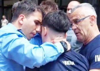 Incidenti në Mitrovicë, kreu i Policisë së Kosovës: S’kishte gjak në qafën e maturantit serb, ishte vendosur bojë