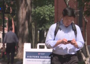 “Kanë lidhje me Partinë Komuniste!” Departamenti i Shtetit heq vizat për studentët kinezë