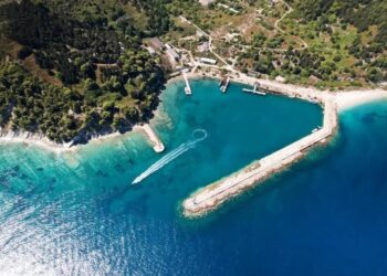 Rinisin vizitat turistike në ishullin e Sazanit, ja deri kur do të lejohen