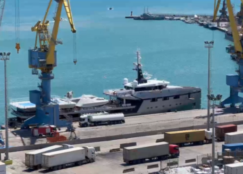 Jahti luksoz i miliarderit Jeff Bezos ankorohet në Portin e Durrësit