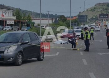 Aksident tragjik në Elbasan, ndërron jetë pasagjeri në BMW me targa bullgare