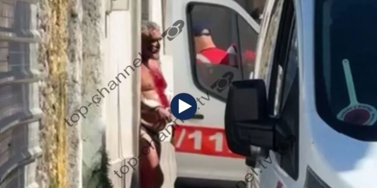 I mbuluar në gjak, momenti kur turisti që vrau gruan në Shkodër niset drejt urgjencës