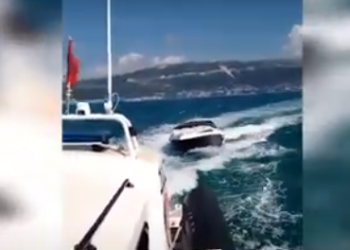 Pësoi defekt gjatë lundrimit dhe rrezikoi mbytjen, shpëtohet skafisti në Vlorë