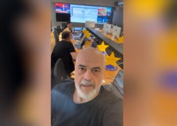 Zgjedhjet/ Rama ndjek procesin në seli: Votoni me qetësi e durim, është detyrë qytetare